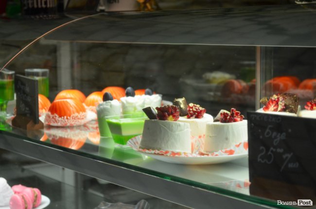 У Луцьку діти із синдромом Дауна готують аукціон на підтримку хворої на лейкемію 17-річної Альбіни. ФОТО