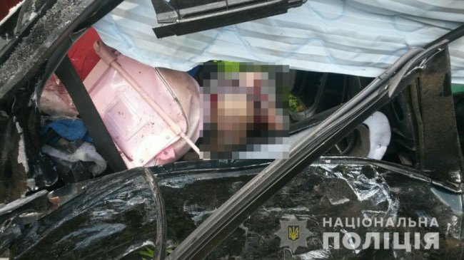 У жахливій аварії на Рівненщині  загинула дитина і постраждали її батьки. ФОТО