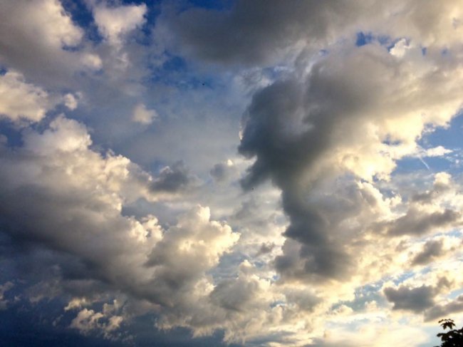 «Вечірні хмариська» – Луцьк перед грозою. ФОТО