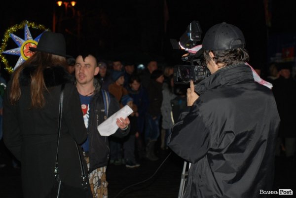 У Луцьку поєднали колядки і фаєр-шоу. ФОТО