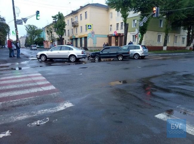 У Нововолинську зіткнулися два автомобілі. ФОТО