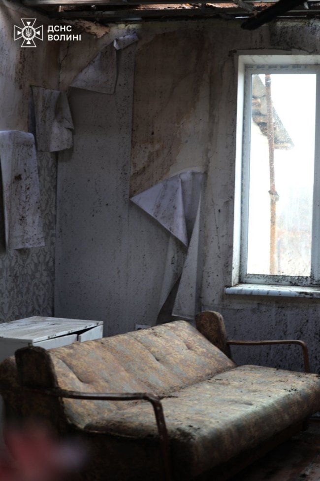 Біля Луцька небайдужа сусідка врятувала кілька сімей, які спали в палаючому будинку. ФОТО