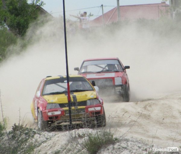 Під Луцьком змагалися автогонщики. ФОТО 