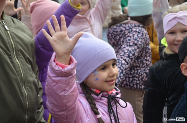 У парку Героїв Майдану та Небесного Легіону в Луцьку запрацювала дитяча точка «Спільно». ФОТО