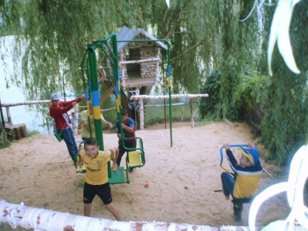 У Луцьку - конфлікт через дитячий майданчик. ФОТО