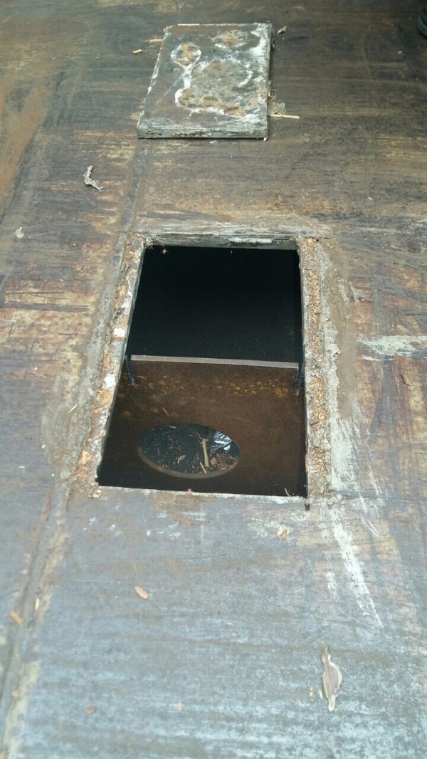 У вантажних вагонах з тирсою через кордон на Волині переправляли контрабандні сигарети. ФОТО. ВІДЕО