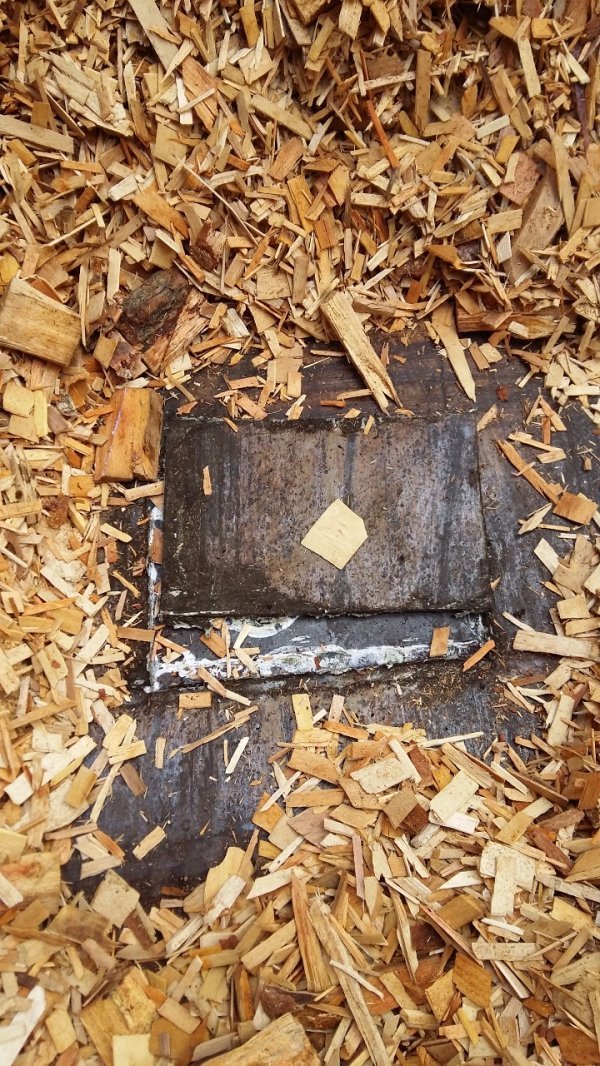 У вантажних вагонах з тирсою через кордон на Волині переправляли контрабандні сигарети. ФОТО. ВІДЕО