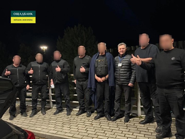 Україна повернула сімох інкасаторів «Ощадбанку», яких затримали в Угорщині