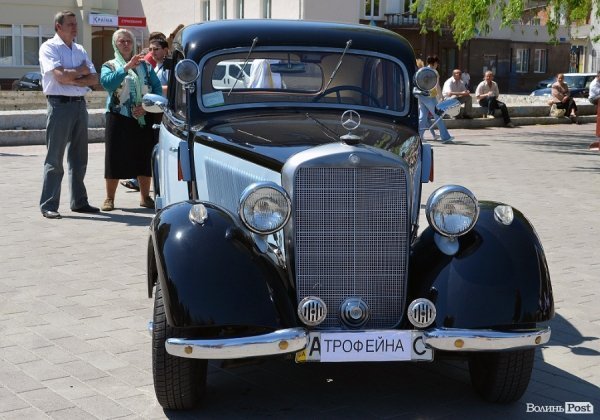 У Луцьку – виставка ретро-автомобілів. ФОТО