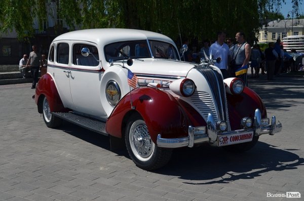 У Луцьку – виставка ретро-автомобілів. ФОТО