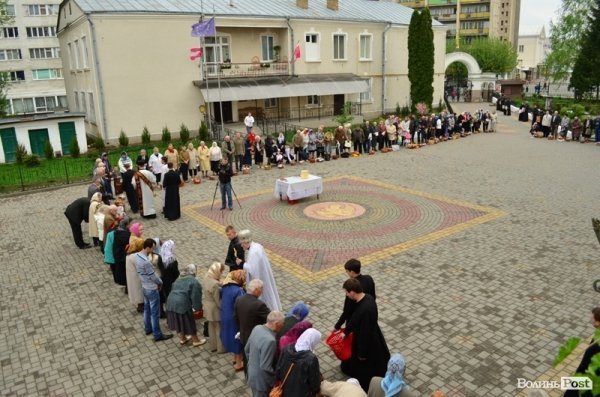 У Луцьку святять паску. ФОТО