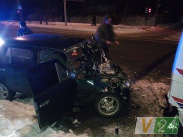 Аварія в Луцьку: легковику знесло передок