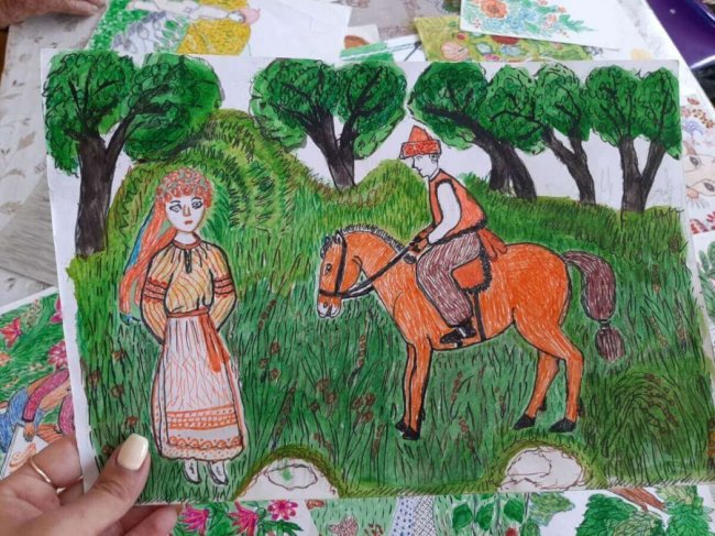 Бабуся з Волині у свої 93 роки створює яскраві малюнки 