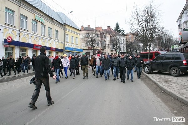 «Правий сектор» під стінами СБУ Волині. ФОТО. ВІДЕО