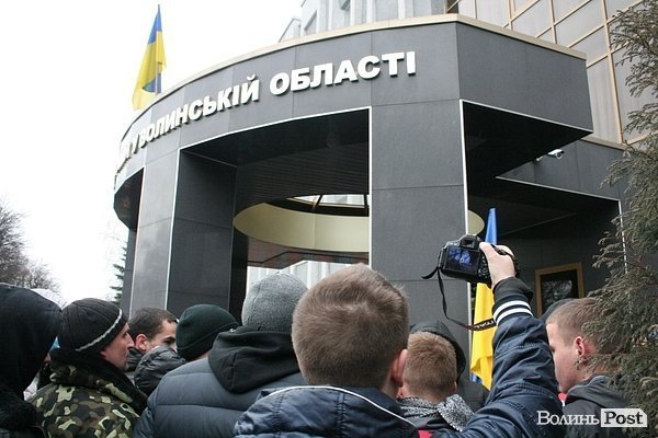 «Правий сектор» під стінами СБУ Волині. ФОТО. ВІДЕО