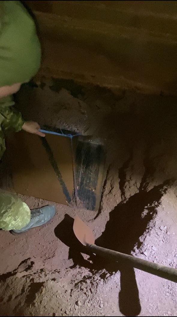 На Волині у потязі з рудою знайшли контрабандні сигарети. ФОТО