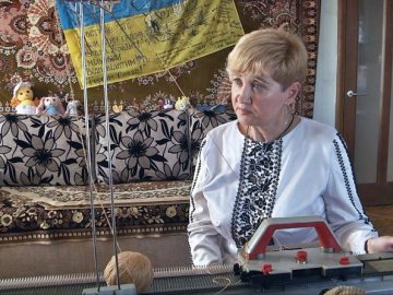 Переселенка з Донеччини вивезла з окупації вишиванки та переїхала до Луцька. ВІДЕО