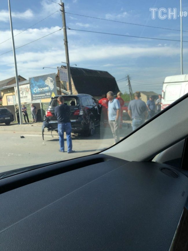 Під Києвом — масштабна аварія. ФОТО