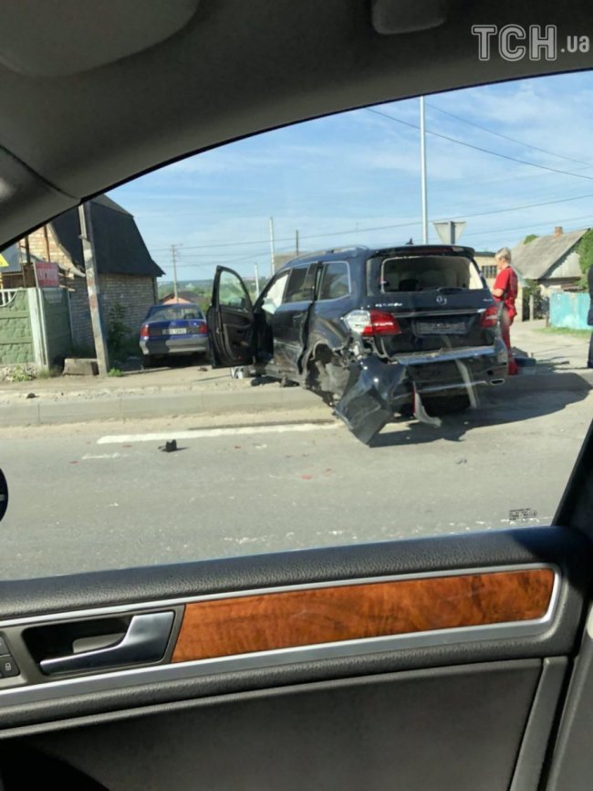 Під Києвом — масштабна аварія. ФОТО