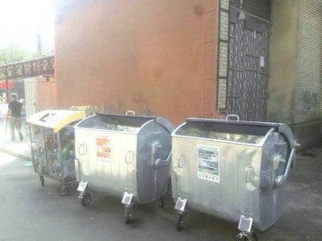 У Луцьку встановили перші контейнери для роздільного збору сміття