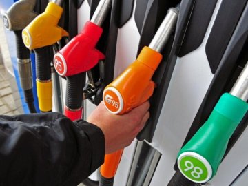 Ціни на бензин в Україні знову зростуть: коли і на скільки