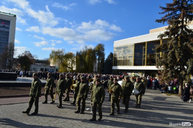 Загинув у день народження: Луцьк попрощався з воїном Віктором Лахаєм. ФОТОРЕПОРТАЖ