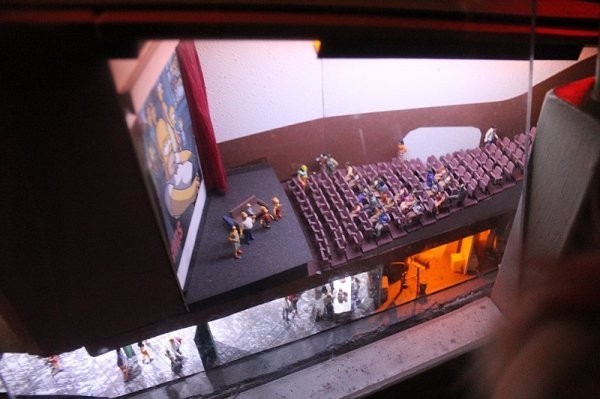 Якщо довго вивчати макет, можна знайти ось такі сюрпризи