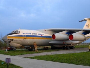 Літак Іл-76 забрав українців з Непалу і летить в Київ