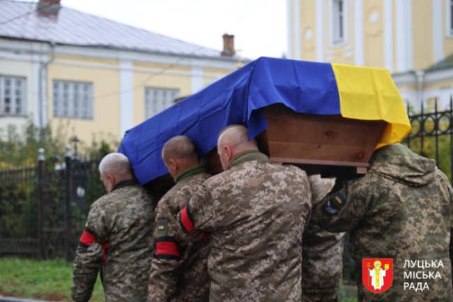У Луцьку попрощалися із воїном Артемом Тютюнником