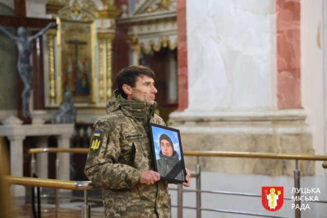 У Луцьку попрощалися із воїном Артемом Тютюнником