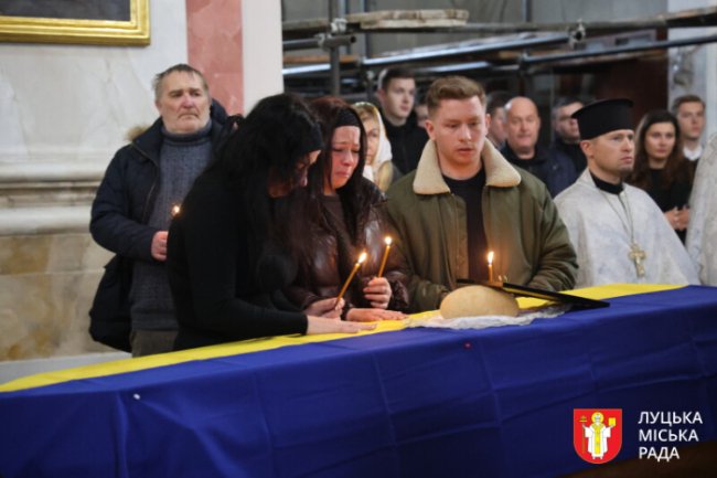 У Луцьку попрощалися із воїном Артемом Тютюнником