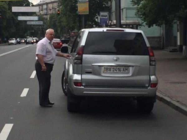 ДАІ покарала чиновника після запису у Facebook. ФОТО