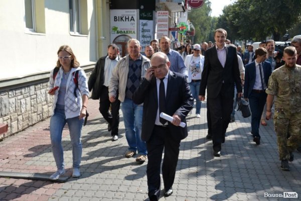 Як революціонери «гуляли» з губернатором Волині. ФОТО