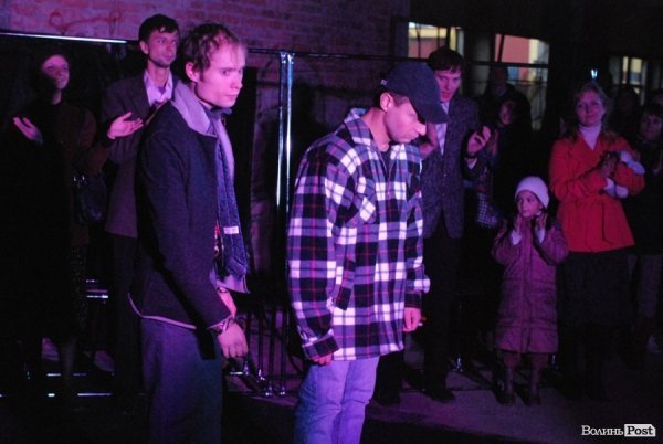 драма для дорослих «Метро»