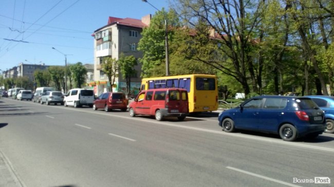 На одному з луцьких проспектів - затор через аварію. ОНОВЛЕНО