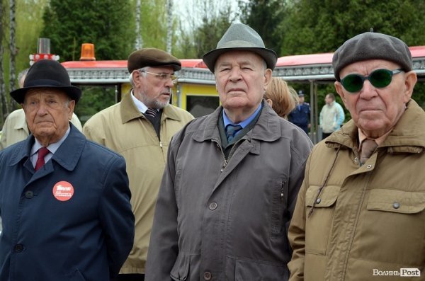 Святкувати «пєрвамай» в Луцьк приїхали комуністи з «Таїланду, Сінгапуру і Бермудів». ФОТО