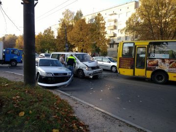 Повідомили деталі аварії за участю маршрутки у Луцьку