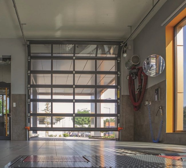 Гаражні ворота у Луцьку та Волинській області: надійність для приватного гаража і комерційних об’єктів