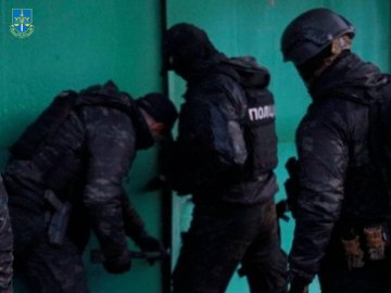 На Черкащині військову частину перетворили  у підпільну сигаретну фабрику