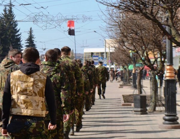 У Луцьку «Правий сектор» вшанував Шевченка ходою. ФОТО