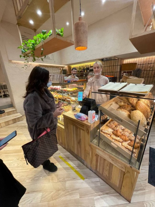 У Луцьку на дотримання протиепідемічних обмежень перевірили популярні заклади: де виявили порушення. ФОТО