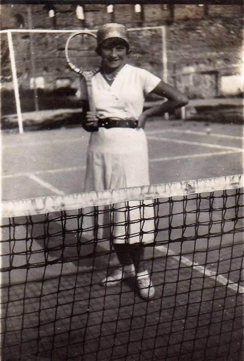 У замку Любарта грали в теніс 90 років тому. РЕТРОФОТО