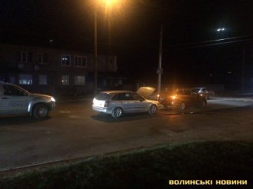 Перед «зеброю» у Луцьку зіткнулися Mazda та Renault. ФОТО