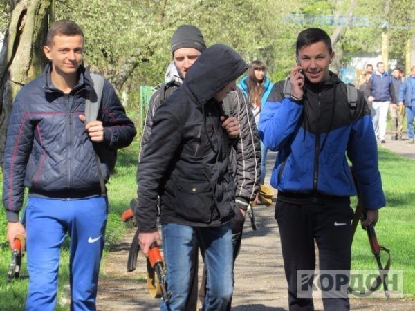 На Волині юнаків готують до бою. ФОТО