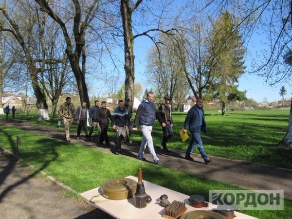 На Волині юнаків готують до бою. ФОТО