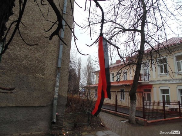 Луцьк розмалювали написами «Бандера – герой» і «Кривавого міністра геть». ФОТО