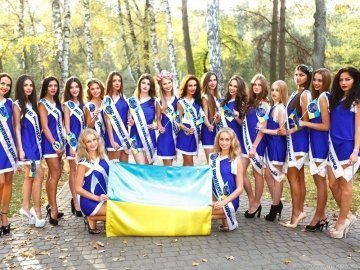 До Луцька приїхали 20 красунь на фінал конкурсу «Міс принцеса України». ФОТО