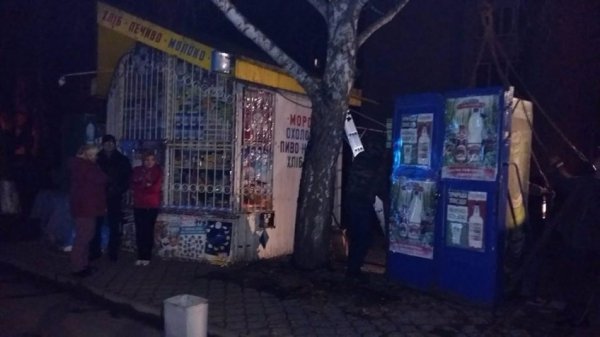 На одній з вулиць Луцька знесли кіоск. ФОТО