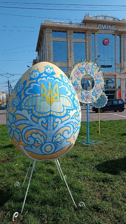 Центр Луцька прикрасили до Великодня. ФОТО