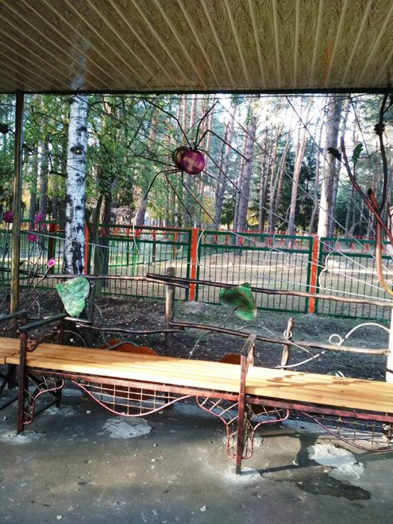 На Волині креативно реконструюють зупинку. ФОТО